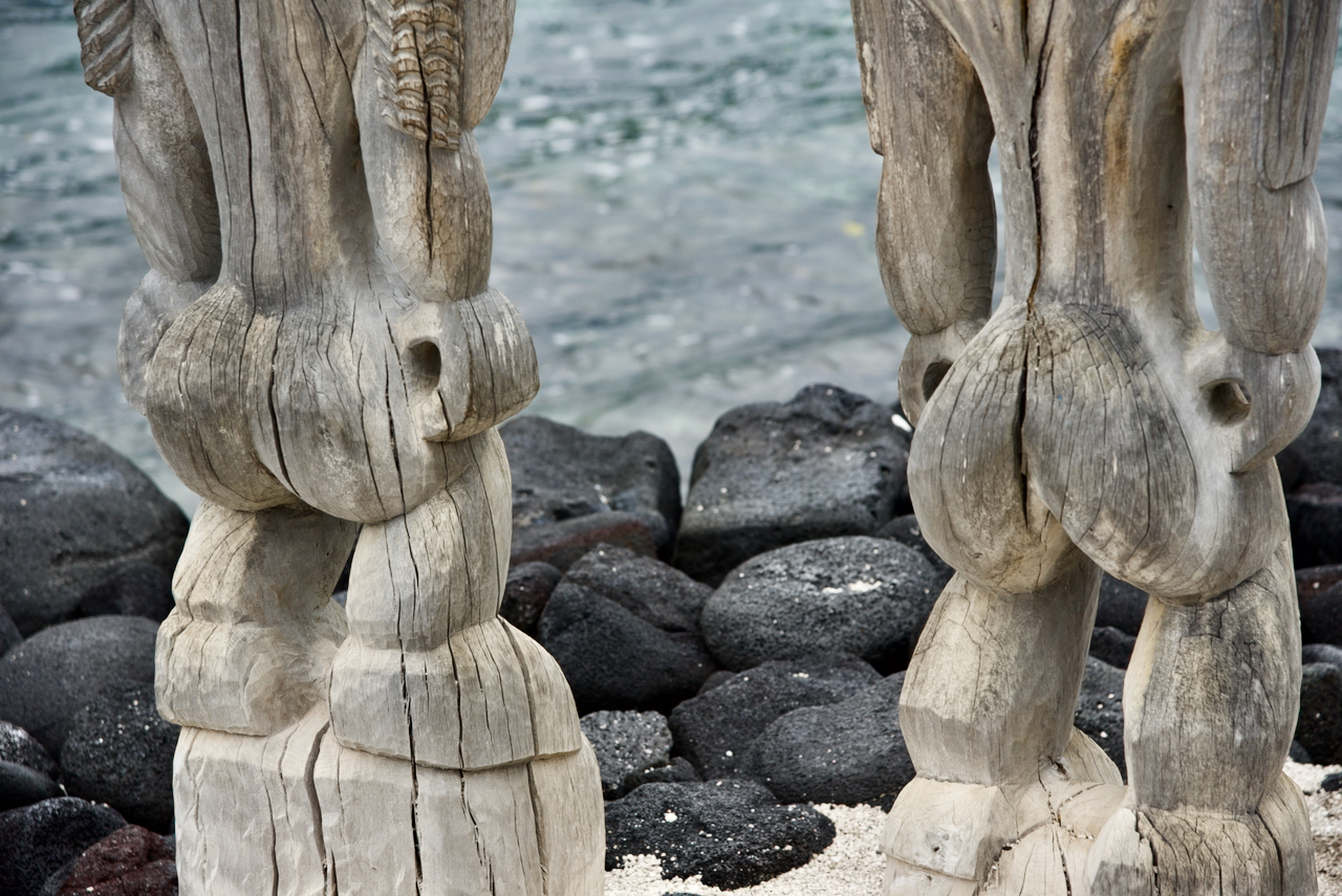 Picture of statues in Hawaii of two different shaped butts.